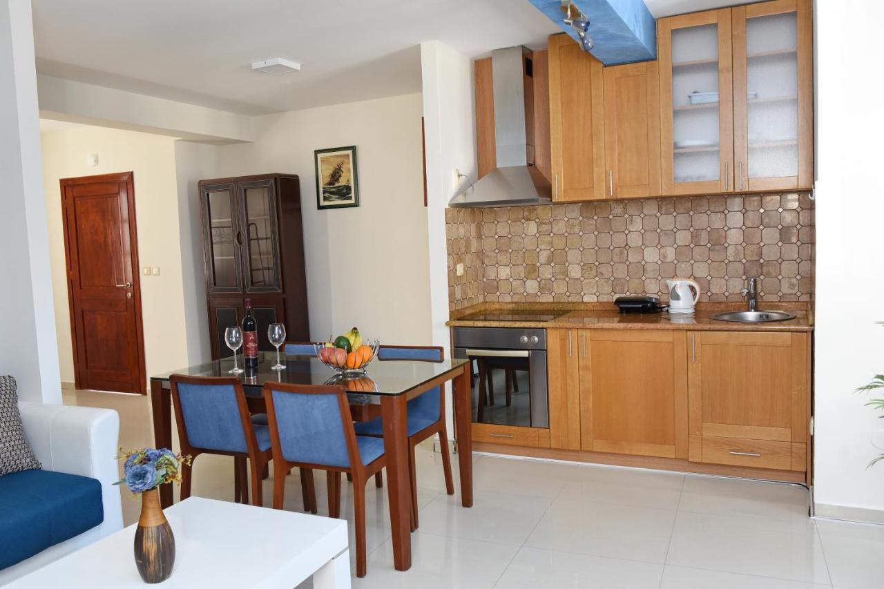 Blue Nest Apartment โกตอร์ ภายนอก รูปภาพ