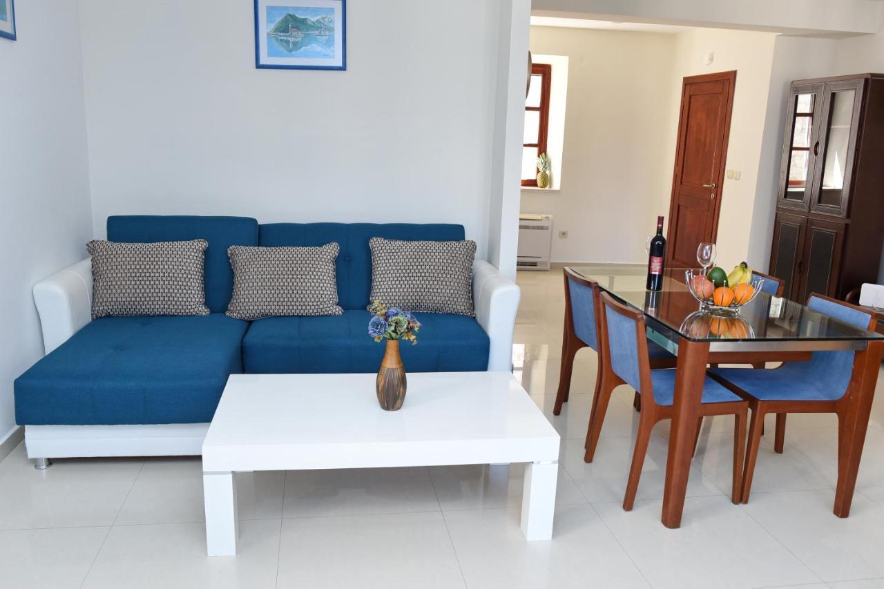 Blue Nest Apartment โกตอร์ ภายนอก รูปภาพ